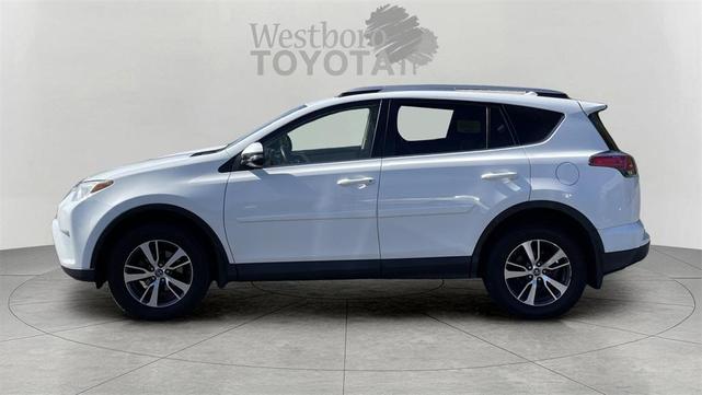 Photo of 2016 Super White Toyota RAV4
