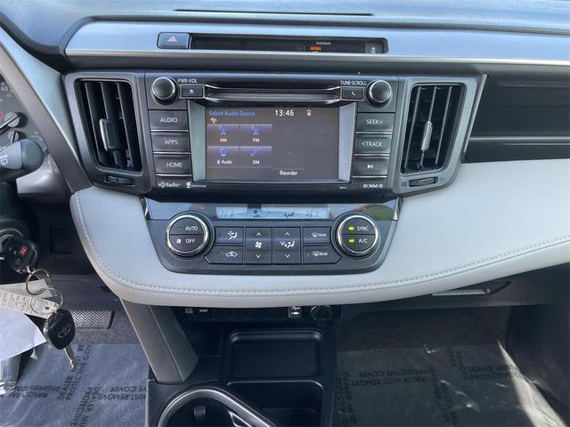 Photo of 2016 Super White Toyota RAV4