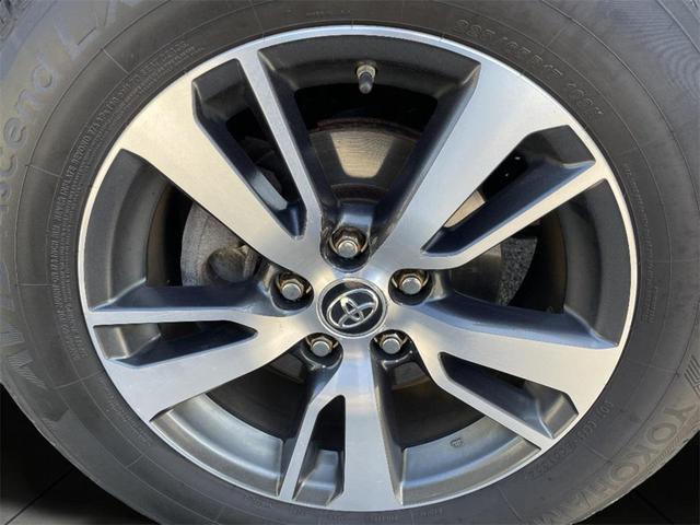 Photo of 2016 Super White Toyota RAV4