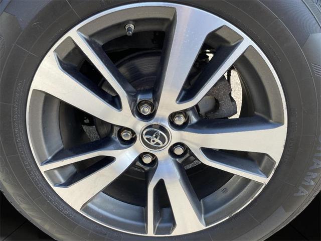 Photo of 2016 Super White Toyota RAV4
