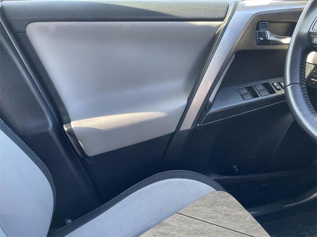 Photo of 2016 Super White Toyota RAV4