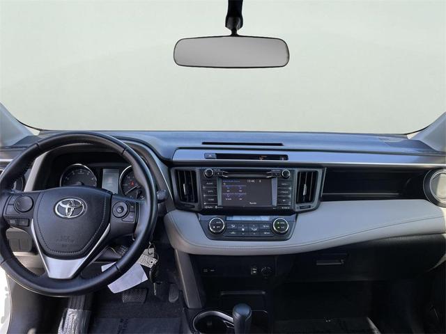 Photo of 2016 Super White Toyota RAV4