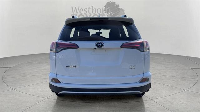 Photo of 2016 Super White Toyota RAV4