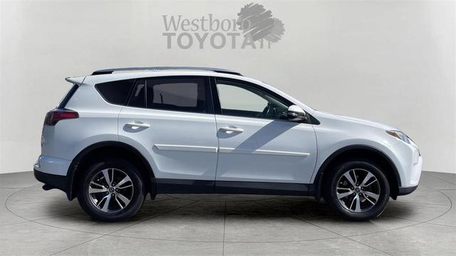 Photo of 2016 Super White Toyota RAV4