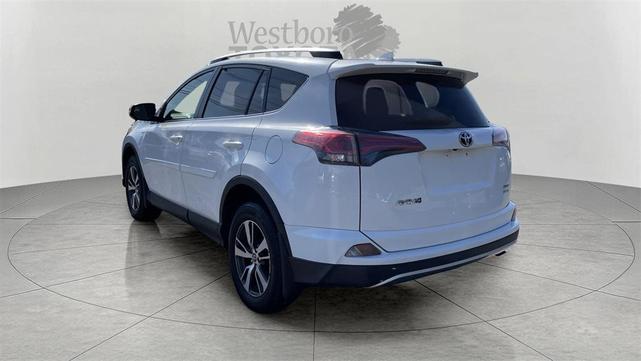 Photo of 2016 Super White Toyota RAV4