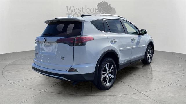 Photo of 2016 Super White Toyota RAV4