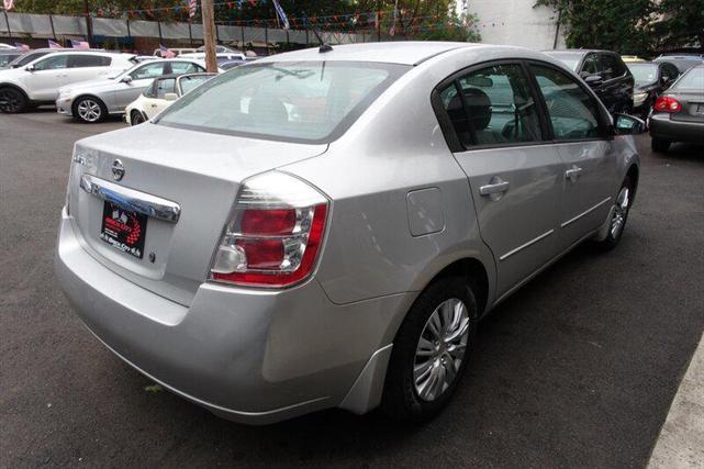 Photo of 2010 Magnetic Gray Nissan Sentra