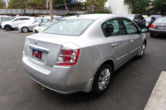 Photo of 2010 Magnetic Gray Nissan Sentra