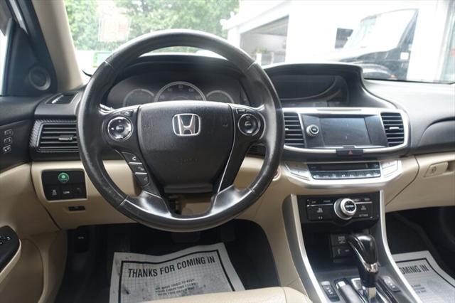 Photo of 2013 White Orchid Pearl Honda Accord