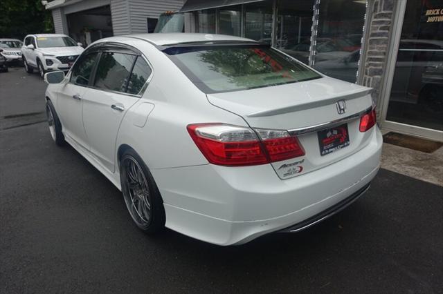 Photo of 2013 White Orchid Pearl Honda Accord