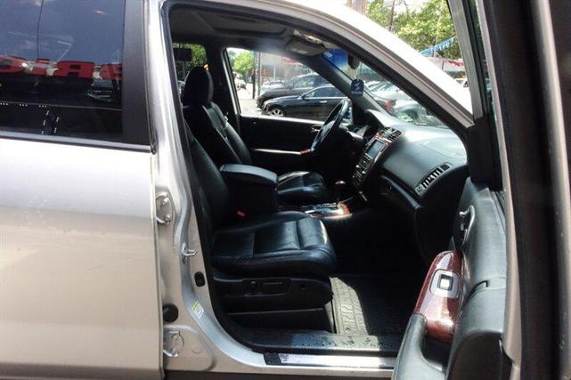 Photo of 2005 Silver Acura MDX