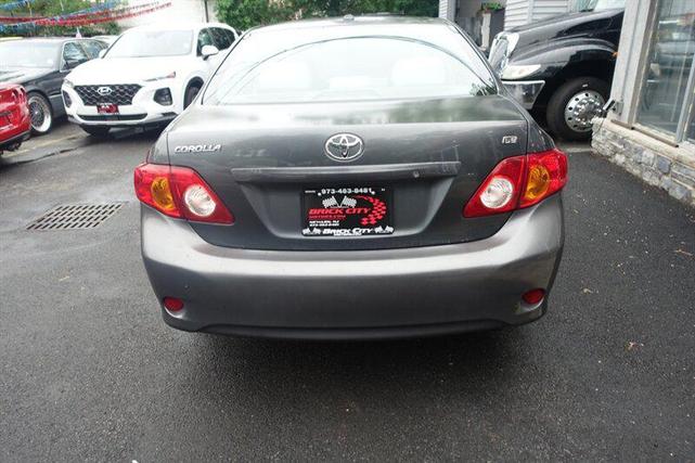 Photo of 2010 Magnetic Gray Metallic Toyota Corolla