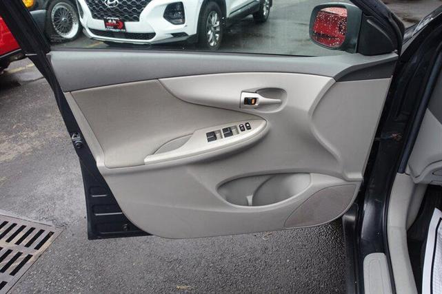 Photo of 2010 Magnetic Gray Metallic Toyota Corolla