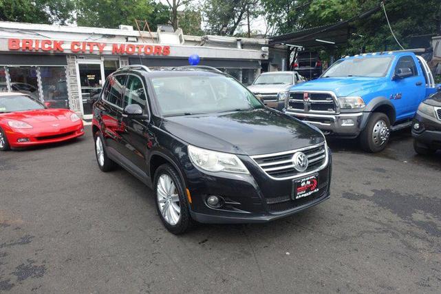 Photo of 2011 Deep Black Metallic Volkswagen Tiguan