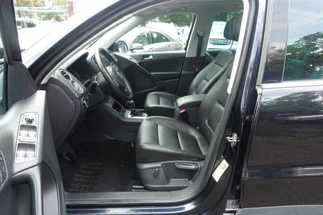 Photo of 2011 Deep Black Metallic Volkswagen Tiguan