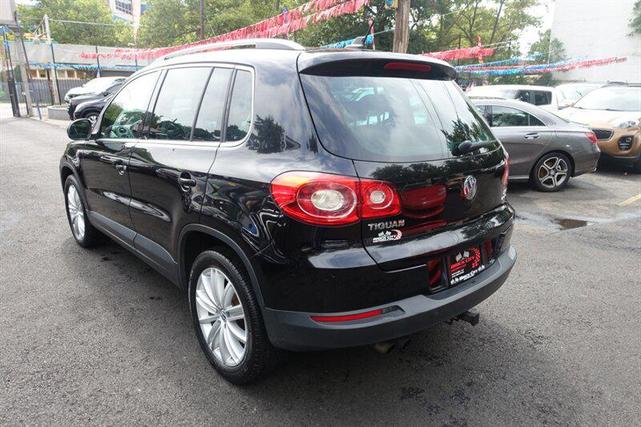 Photo of 2011 Deep Black Metallic Volkswagen Tiguan