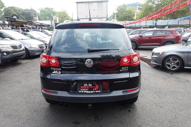 Photo of 2011 Deep Black Metallic Volkswagen Tiguan