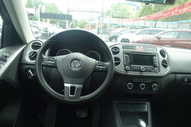Photo of 2011 Deep Black Metallic Volkswagen Tiguan