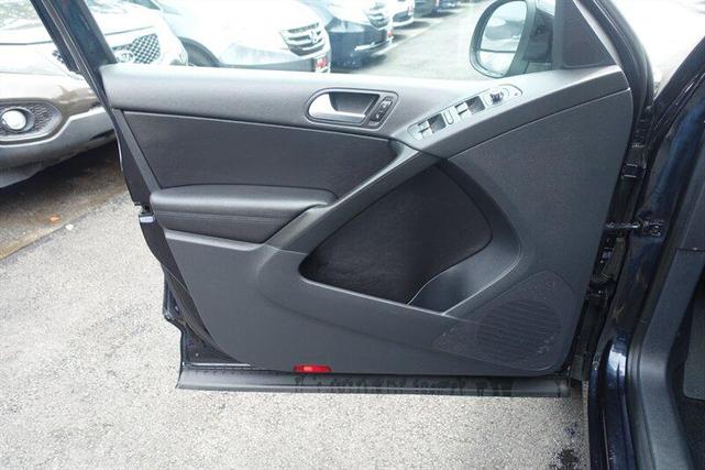 Photo of 2011 Deep Black Metallic Volkswagen Tiguan