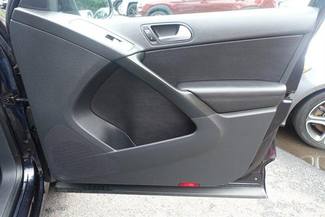 Photo of 2011 Deep Black Metallic Volkswagen Tiguan