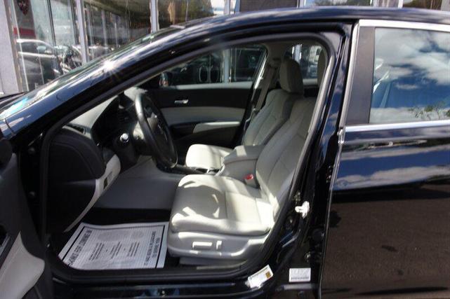 Photo of 2016 Crystal Black Pearl Acura ILX