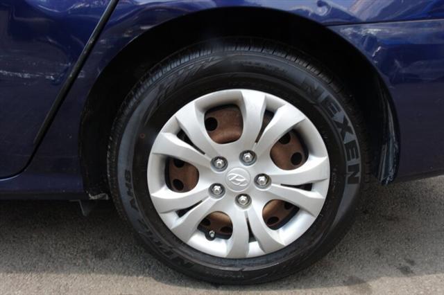 Photo of 2010 Blue Hyundai ELANTRA