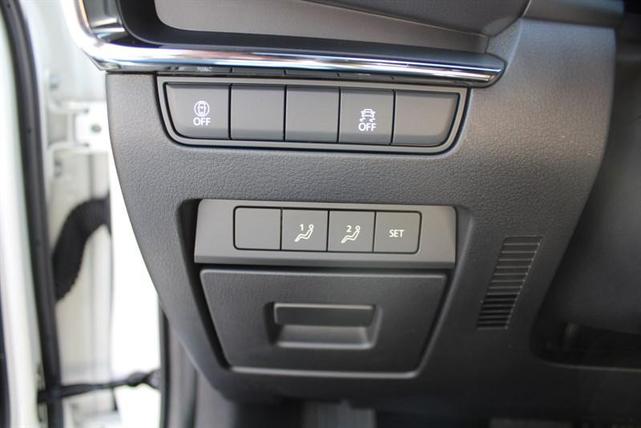 Photo of 2023 Snowflake White Pearl Mazda Mazda3