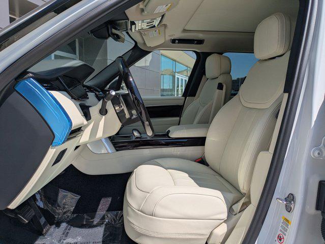 Photo of 2025 Fuji White Land Rover Range Rover