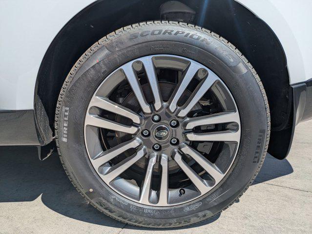 Photo of 2025 Fuji White Land Rover Range Rover