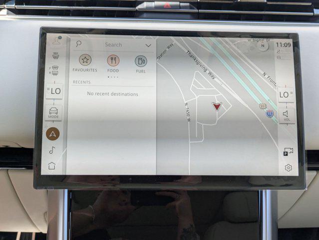 Photo of 2025 Fuji White Land Rover Range Rover
