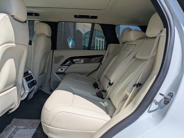 Photo of 2025 Fuji White Land Rover Range Rover