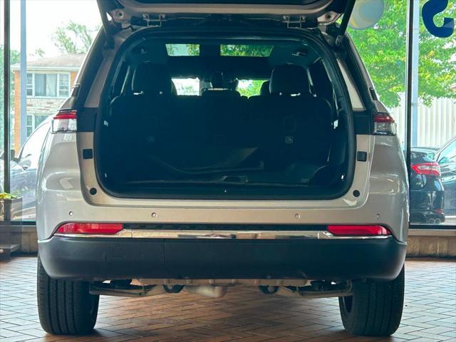 Photo of 2024 Silver Zynith Jeep Grand Cherokee 4xe