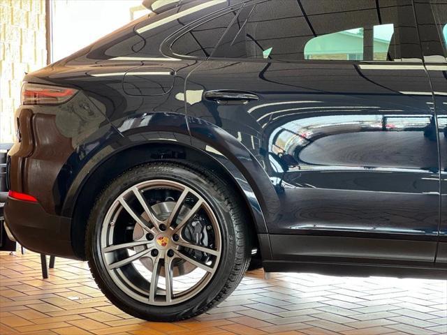 Photo of 2022 Moonlight Blue Metallic Porsche Cayenne E-Hybrid