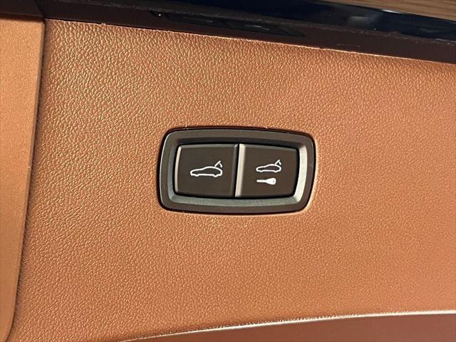 Photo of 2022 Moonlight Blue Metallic Porsche Cayenne E-Hybrid