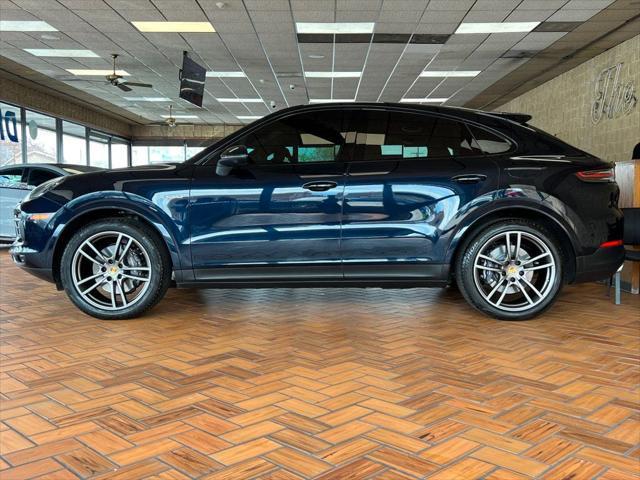 Photo of 2022 Moonlight Blue Metallic Porsche Cayenne E-Hybrid