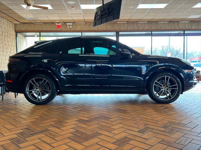 Photo of 2022 Moonlight Blue Metallic Porsche Cayenne E-Hybrid