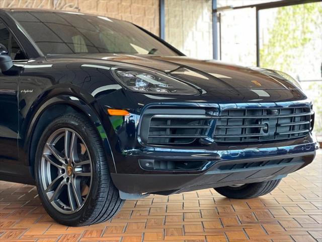 Photo of 2022 Moonlight Blue Metallic Porsche Cayenne E-Hybrid