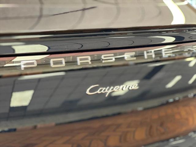 Photo of 2022 Moonlight Blue Metallic Porsche Cayenne E-Hybrid