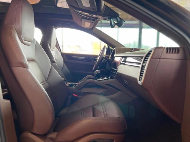 Photo of 2022 Moonlight Blue Metallic Porsche Cayenne E-Hybrid