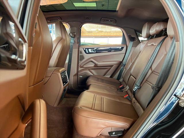 Photo of 2022 Moonlight Blue Metallic Porsche Cayenne E-Hybrid