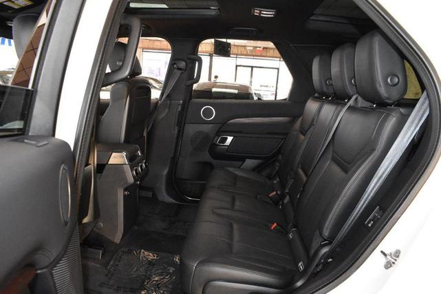 Photo of 2020 Fuji White Land Rover Discovery