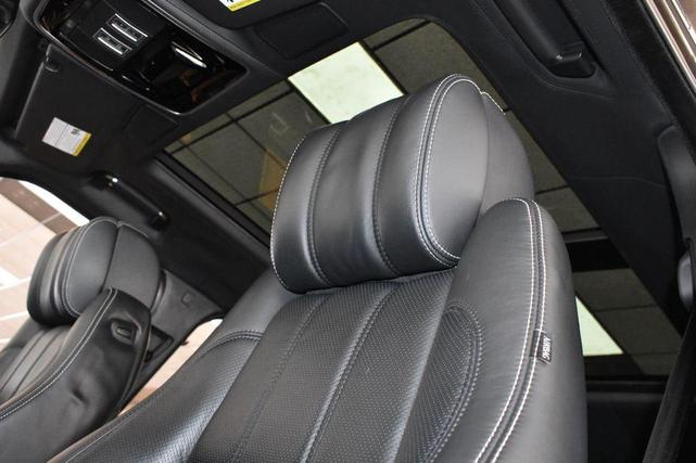 Photo of 2014 Santorini Black Metallic Land Rover Range Rover