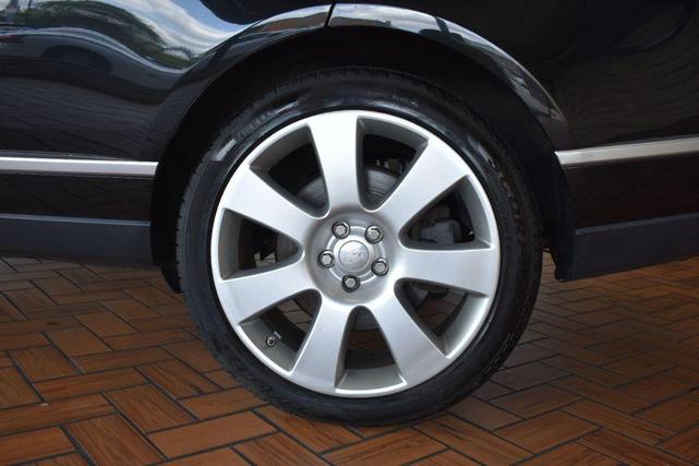 Photo of 2014 Santorini Black Metallic Land Rover Range Rover