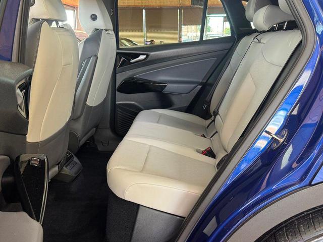 Photo of 2022 Dusk Blue Metallic Volkswagen ID.4