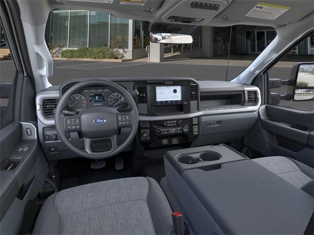 Photo of 2025 Oxford White Ford F-350