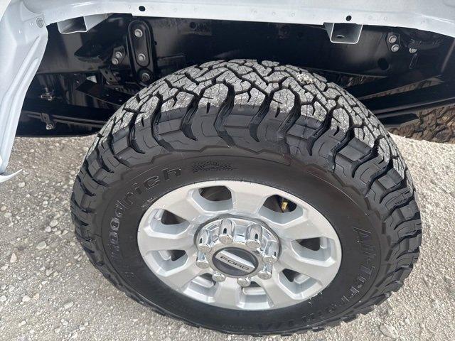 Photo of 2024 Oxford White Ford F-250