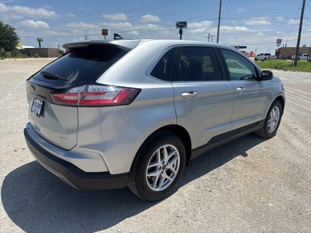 Photo of 2024 Silver Metallic Ford Edge