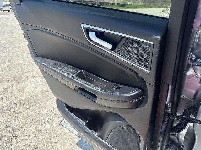 Photo of 2024 Silver Metallic Ford Edge