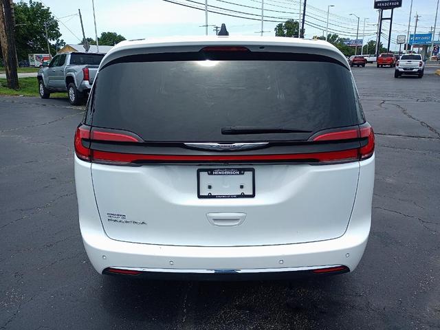 Photo of 2023 Bright White Clearcoat Chrysler Pacifica