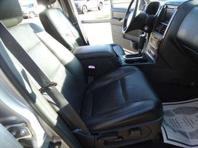 Photo of 2008 Vapor Silver Metallic Ford Explorer